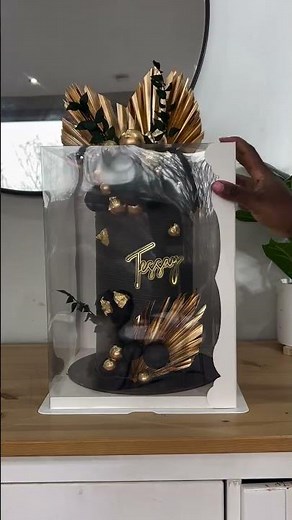 This is the perfect cake box for tall cakes 🥰🥰 #tallcakebox #tallbentocakebox