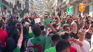 275K views · 10K reactions | Alger: Les manifestants chantent en cœur "LIBERTE" | Berbère Télévision | Facebook