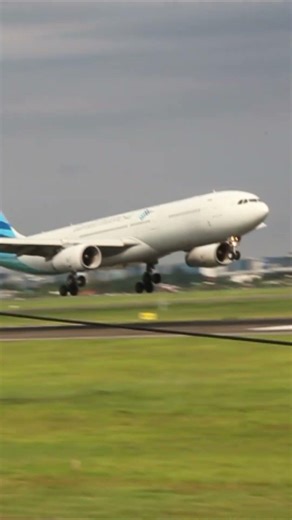 Garuda Indonesia GA411 Landing CGK (PK-GHA) | CGK Planespotting