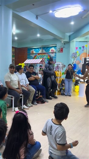 168K views · 15 reactions | 驪 @d7comics #batman #batmantheanimatedseries #batmancomics batmanday dc dccomics dcuniverse dcu warnerbros eventos event show spiderman hombrearaña spidey spider marvel youngla younglaxbatman Batman | Spider-Ink Cosplay | Facebook