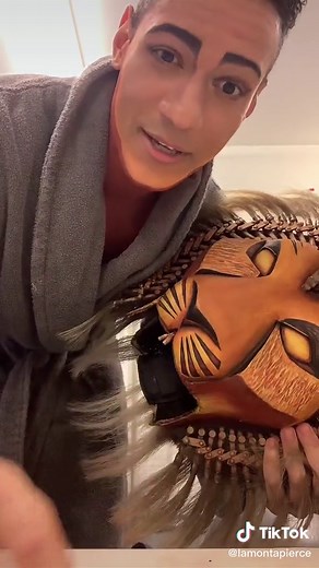 Simba Mask Details from The Lion King Hamburg