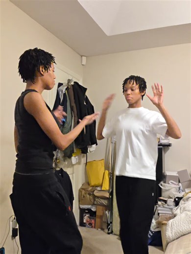 mm mmmm😝 #fyp #dance #twins #studsoftiktok #viral | dancing