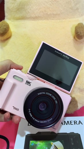 Exploring the 5K Ultra HD Mirrorless Camera