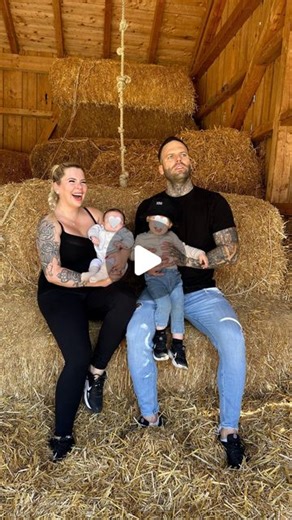Jenny Frankhauser on Instagram: "Unser allererster Familienurlaub zu viert und Milan‘s erstes Abenteuer mit jungen 9 Wochen. 🫶🏼 🤍👩🏼👦🏼👶🏽🧔🏽‍♂️🤍Es war einfach perfekt. 🥹 Wunderschönes Zimmer 🛁 , leckeres Essen 🍽️, freundliches Personal 🧑‍🍳, Spielplätze mit Cafés ☕️ , Indoorspielplätze 🛝, Bauernhof 🐄🐐🐓🐇, Reitanlage 🐎 (in der Damian das erste Mal auf einem Pferd saß 🥹😍 #soproud ), Schwimmbad 💦, Wellnessbereich 🧖🏼‍♀️und vieles mehr. Strahlende Kinder & entspannte Eltern. ♥️