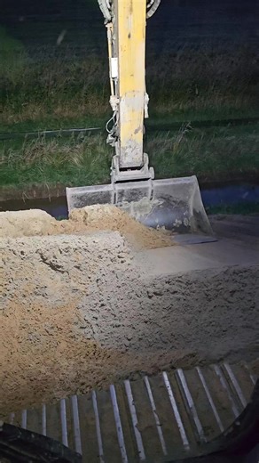 85K views · 577 reactions | No to czas na autopromocje. Kto jeszcze nie widzial poradnika to zapraszam na YouTube na mój kanał  #swiatoperatora #truck #excavator #koparka #bagger #heavyequipment #digger #dirt #sand #case #polishboy #travel #machine #earthmoving #telehandler #forklift #wheelloader #dozer #praca #spycharka #crane #car #polskichlopak #money #transport #ładowarka #fail | Świat Operatora | Facebook