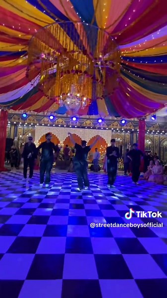 #viral #foryou #foryoupage #videoviral #streetdance #dancelife #500k #public #viraltiktok #breakdance #standwithkashmir #tranding #hiphop #canada #qatar #Dubai #SaudiArab