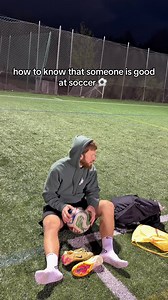 How to Tell If Someone’s Good at Soccer: Quick Signs