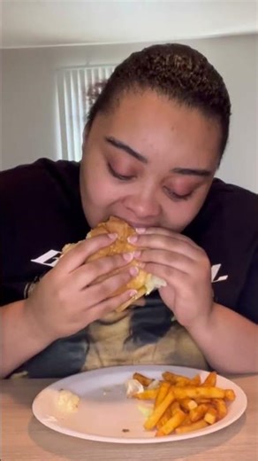 CHEESEBURGER & FRIES MUKBANG 🍔🍟 | #shorts #mukbang