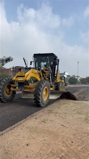 Edge.Remove On road” CAT✨.. #highway 🛣️”
