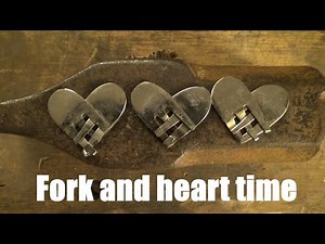 Making a heart out of a fork (Three-fingered fork weave)