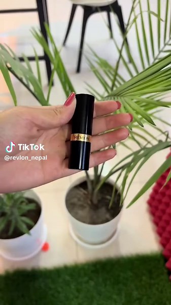 Super Lustrous Lipstick: Love Is On Review