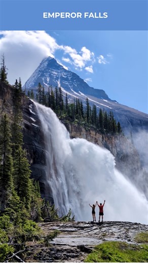 Comment “GUIDE” for our Canadian Rockies and Banff/Lake Louise full access guide with over 200 things to do, hidden gem spots, waterfalls, hikes, cute cafes and unique stays!! Honestly, I had not even heard about this waterfall until this year, and it was in the heart of the Canadian Rockies 💜 This is Emperor Falls!!! It is located in Mount Robson National Park and it is part of the Berg Lake Trail! We felt like we stumbled into Iceland when we saw it, it was incredible!! We were absolutely soa