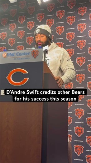 D’Andre Swift credits other Bears for his success this season