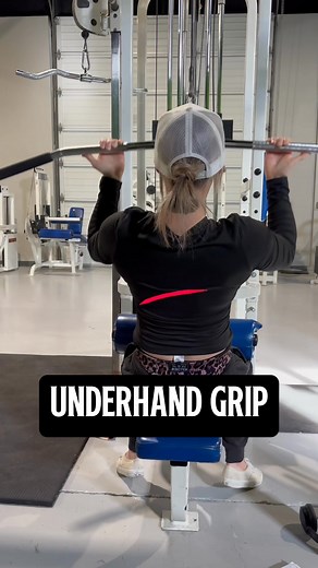 Just by switching your grip position can make all the difference in what muscles you’re targeting🔥 Also, if you position yourself narrow, mid or wide on exercises changes what muscles you’re working. Just a tip of the day for you🙂 feel free to save this video for you next back day💪 #gymtipsforwomen #weightlosstip #fitnessjourney #weightlossjouney | Relentless Soul Fitness