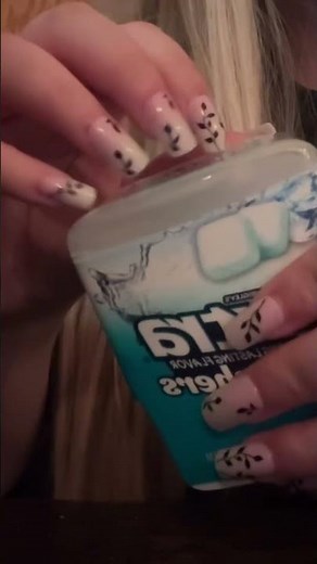 ASMR • Whispering & Gum Chewing with tapping & scratching 🍭✨