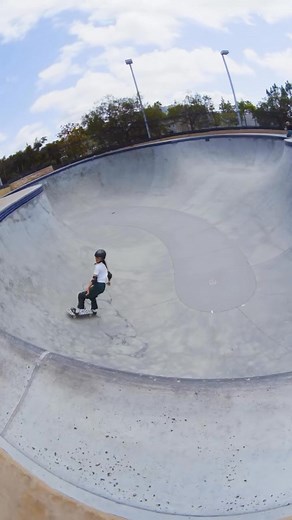 The most progressive skateboarding knee and elbow pad on the market. The high-performance construction offers heavy-duty protection for Vert and Park skating, while allowing a full range of motion and comfort with the Flexible Hinge design. 🛹 | Pro-Tec