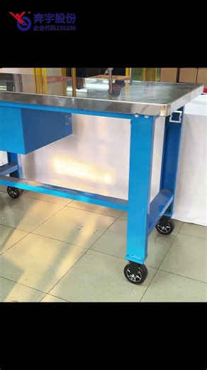 Tool cabinet casters