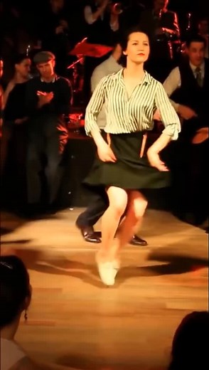 Charleston Dance 🎵 Silent Cricle Touch in the Night 😜