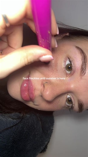 OBSESSED with my freckle pen, never leave the house without using it🤭😍 #freckles #makeup #girly #fyp