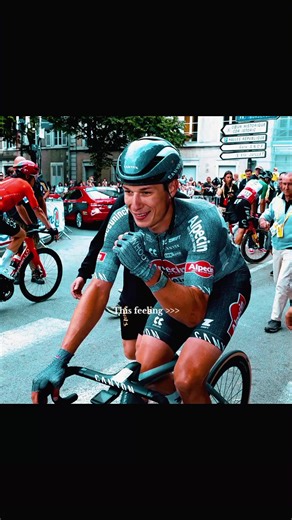 Jasper Philipsen le monstre du sprint Belge il ne gagne pas il joue il fait de la formule 1 trajectoire anticipé sprint joué maillot vert a coup sûr il ne regarde jamais derrière malgré des chutes grave il ne recule jamais il se relève est continue comme si de rien était Jasper Philipsen est le meilleur sprinter du monde est vous n'avez pas tout vu. #sprinteur #goat #cyclisme #tourdefrance #jasperphilipsenedit