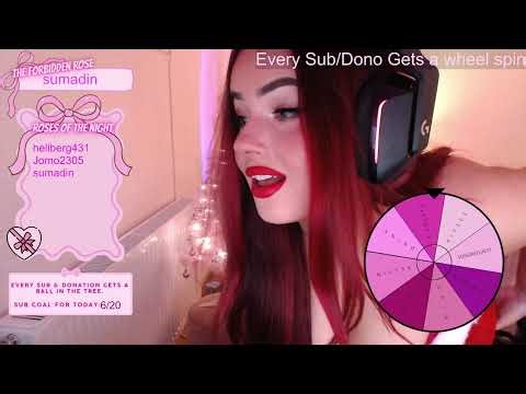 Rayerose clause shows her outfit and curves