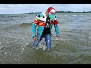 Enjoy the sea with jeans and Diesel/Alpinstars replica jacket