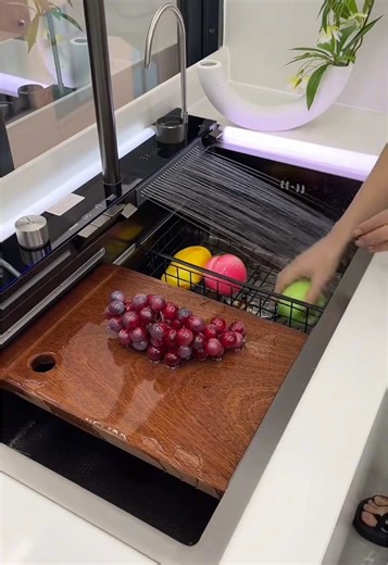 Sleek Kitchen Sinks for Effortless Dishwashing