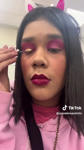 College Makeup Tips and Makeovers for Students