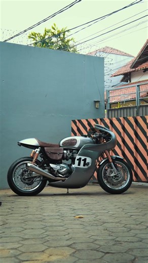 Triumph Cafe Racer: Koleksi Foto & Video Menarik