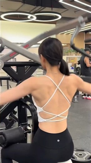 Back Workout by Gym Girl 🔥💪 | Strong Back & Shoulder Training