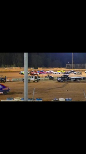 No clue how this didnt end up worse than it was. 🫣 (10/18/2025) #reel #dirttrackracing #racing #dirtracing #crash | Dirt N' Speed Media