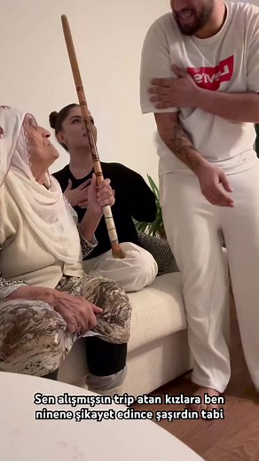 Eda Sakız Hakkında Komik Video