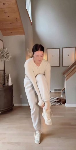 How to Style Gray Sweatpants for an Effortlessly Put-Together Look