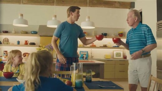 Quaker TV Spot, 'Dad Mornings' Featuring Eli Manning, Archie Manning
