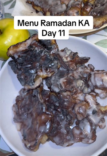 Alhamdulillah menu Ramadan @Khairulaming Day 11 jadiii setakat ni dessert ni paling tak boleh dilupakan. I have been craving Apple Fritters for a decade tengok Canadian youtubers makan. Sedap weh, wajib buat!! #khairulaming #Ramadan #menuramadhan #iftar #sahur