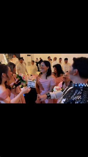 As an events host, one of my non-negotiables is to personally meet and brief the entire entourage before the program officially begins. I find this essential in preparing them for the flow of the grand entrance—a highlight of the celebration and one of the most crucial parts of the program. This moment not only showcases the couple and their party but also sets the tone and energy of the entire reception, creating the right atmosphere for all the guests. #RichardFarinas #singinghostrichard #Even