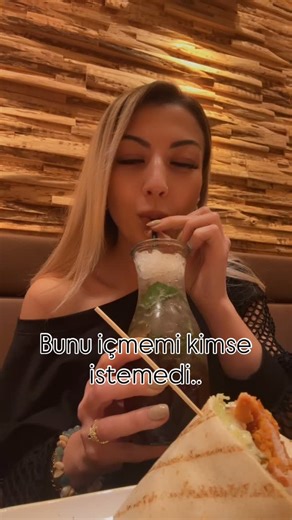 Derya Kocagöz on Instagram: "Sadece kiloyu değil… bahaneleri, yorgunluğu, “ben yapamam”ları da aldı. 3 çocuk, bir ev, bin sorumluluk. Sessizce karıştırdım. Kimseye kanıtlamaya çalışmadan içtim. Evden, kendi düzenimde. Hem bedenim değişti hem hayatımın kontrolü. Bazıları hâlâ sadece bir içecek sanıyor. Ben ise bir karar içiyorum. #coach #fit #fly #viral #gesundeernährung"
