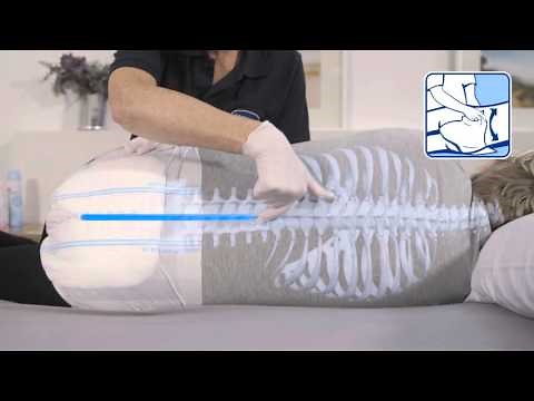 Pose sur patient allongé des couches Molicare Premium Elastic HARTMANN