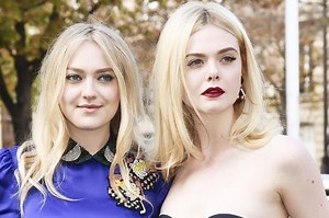 Kepoin Mix and Match Cut Off Denim Shorts ala Dakota Fanning dan Elle Fanning Yuk, Kece Banget!