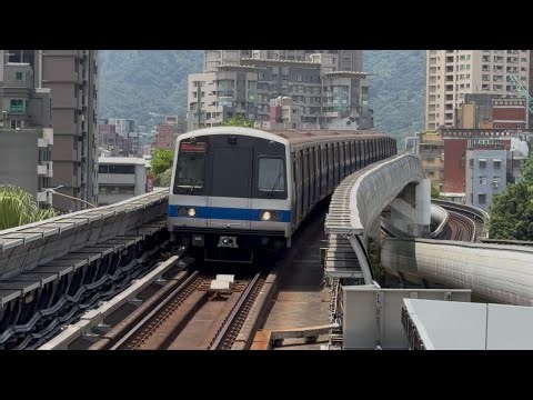 【奇岩溜滑梯】臺北捷運C301型進入奇岩站-2026/6/20