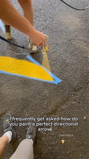 How To Paint A PERFECT Directional Arrow🎨👨‍🎨#painting #satisfying