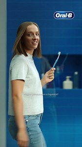 Az Oral-B iO kerek feje akár 100%-kal több lepedéket távolít el, mint egy manuális fogkefe* a tökéletes tisztaság érzéséért! *Az Oral-B manuális fogkefékhez képest. | Oral-B CE