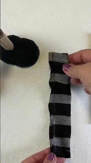 👆🏻‼️Striped socks - the ultimate gnome fashion statement! 🧦 #halloween #craft #diy #tutorial