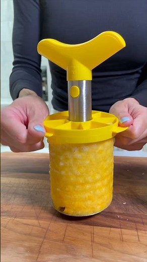 Effortless Pineapple Slicing with This Amazing Pineapple Slicer Tool! 🍍✨