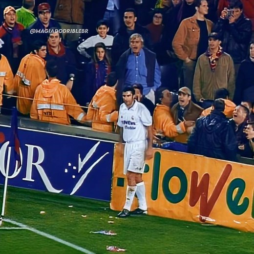 Figo Returns to Camp Nou 2002🥶💀