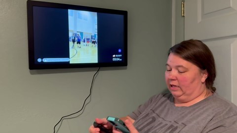 Uhale 21.5 Inch Large Digital Picture Frame WiFi with Remote Control, 1920 x 1080 FHD IPS No Touch Screen Electronic Photo Frames with 64GB, Support SD USB, Share Photos Videos Instantly