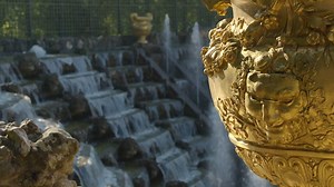 230K views · 6.9K reactions | Évadez-vous dans le château et ses jardins grâce cette vidéo toute en soleil ! #ensembleàlamaison #VersaillesChezVous #CultureChezNous Get away from it all in the palace and its gardens with this video, all in the sun! #togetherathome #VersaillesFromHome | Château de Versailles | Facebook