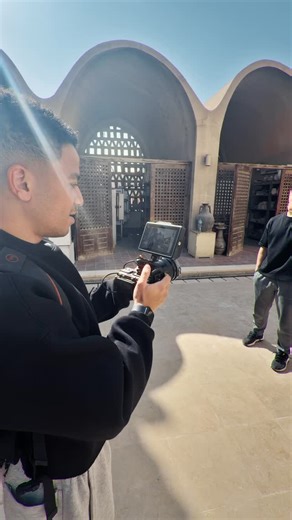 Jasper Films on Instagram‎: "ايه فايده polarizer او ال cpl Filter الموضوع باختصار دا فيلتر بيركب علي العدسه وبيشيل انعكسات بيبقي حلو جدا في انك تخلي ال skin tone نعمه او تشيل انعكسات من علي الازاز وكمان بيبقي فعال جدا في تصوير العربيات تابعني عشان هعمل live tutorial كتير 😉 #filmmaking #videography #art"‎