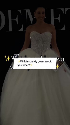 Descubre los vestidos de novia brillantes de Demetrios 2026