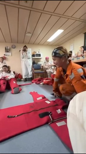 How to donned immersion suit 😅Training ! Training ! Training ! 🚢 #seamakinsta #semakinista #seamanlifeonboard #girlpower #NoToGenderDiscrimination | SeaMakinis-ta